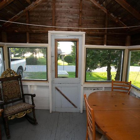 Fun Place With A Sandy Beach For Swimming, Boating, And Fishing, Featuring 3 Available Cabins Fenelon Falls Extérieur photo