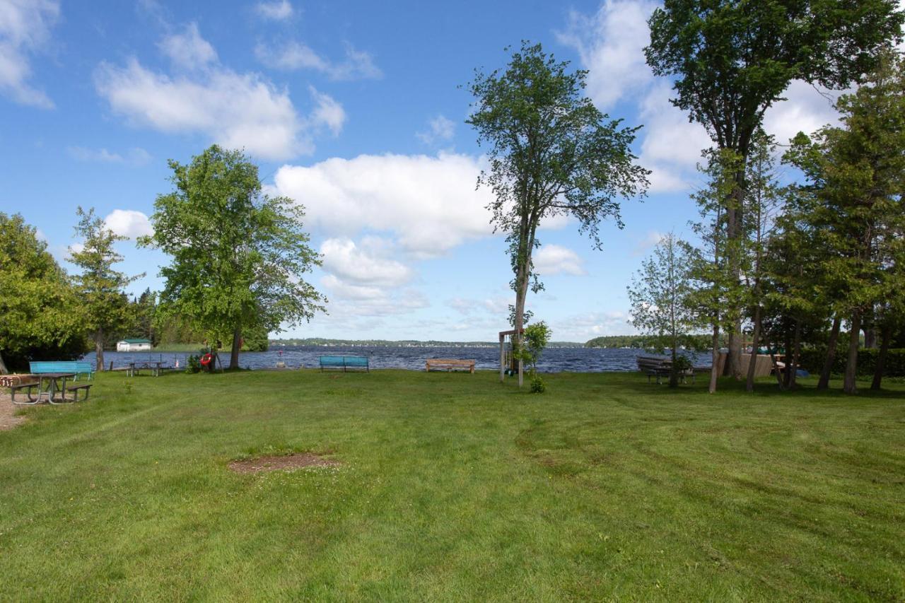 Fun Place With A Sandy Beach For Swimming, Boating, And Fishing, Featuring 3 Available Cabins Fenelon Falls Extérieur photo