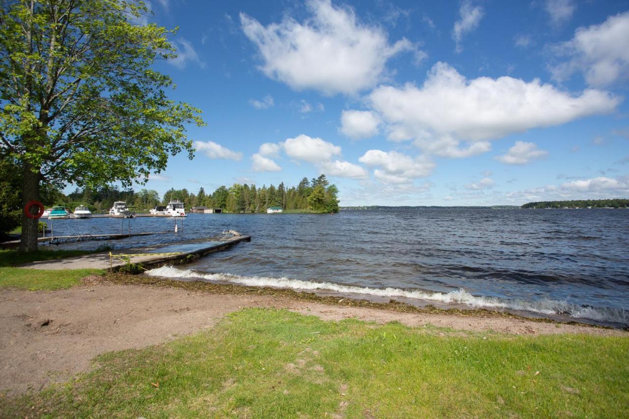 Fun Place With A Sandy Beach For Swimming, Boating, And Fishing, Featuring 3 Available Cabins Fenelon Falls Extérieur photo