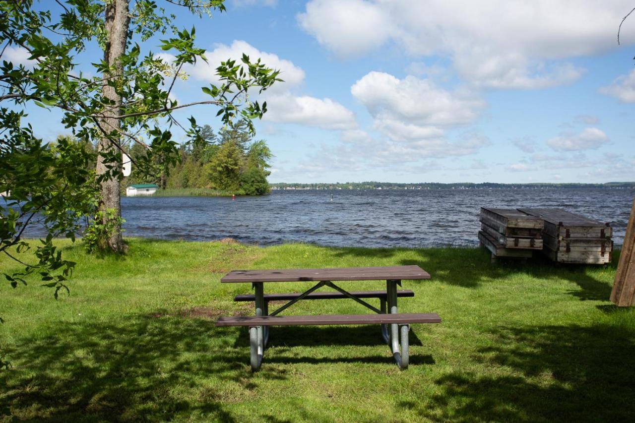 Fun Place With A Sandy Beach For Swimming, Boating, And Fishing, Featuring 3 Available Cabins Fenelon Falls Extérieur photo