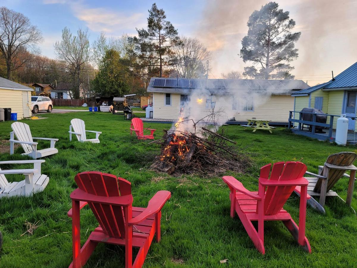 Fun Place With A Sandy Beach For Swimming, Boating, And Fishing, Featuring 3 Available Cabins Fenelon Falls Extérieur photo