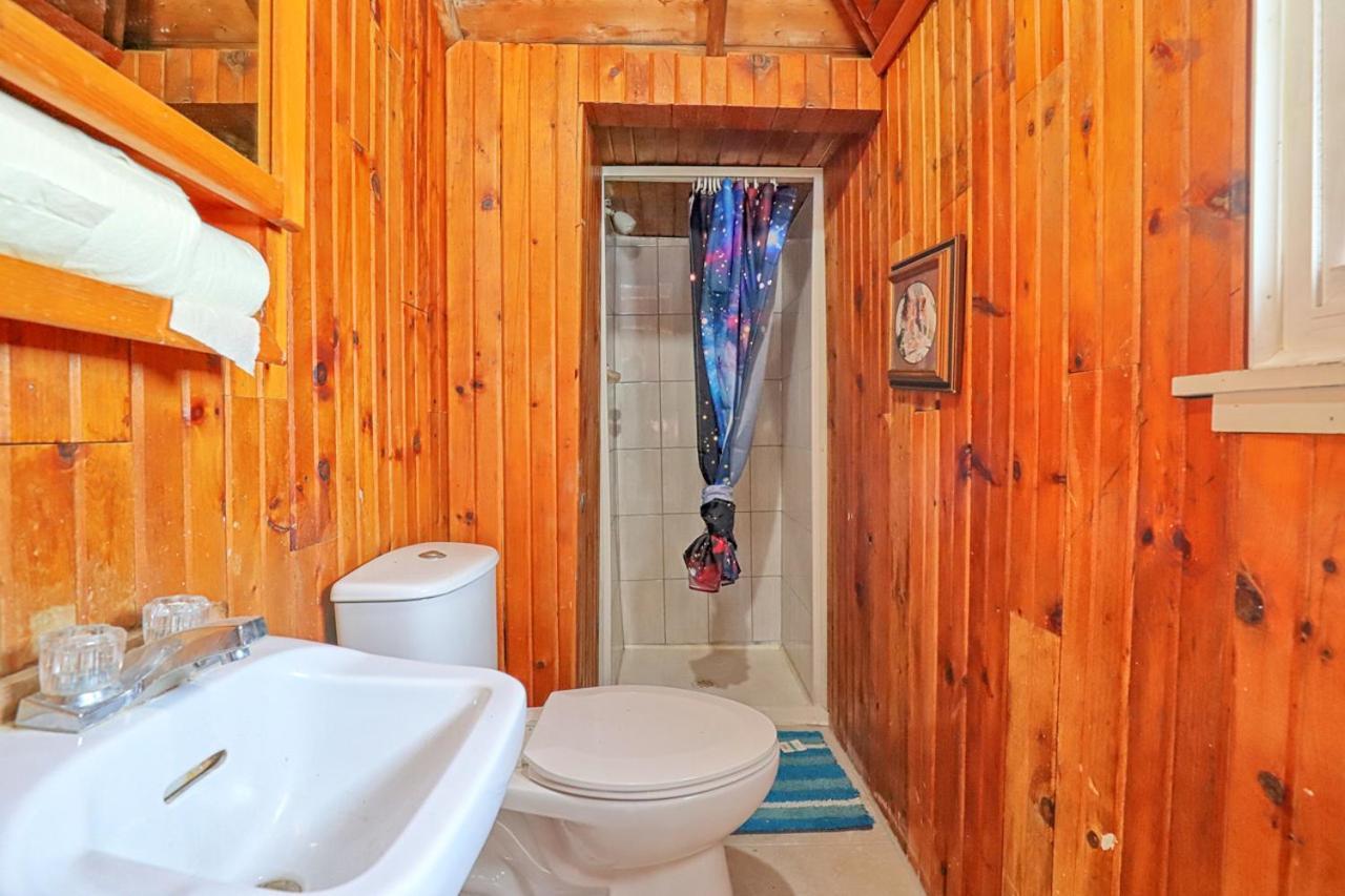 Fun Place With A Sandy Beach For Swimming, Boating, And Fishing, Featuring 3 Available Cabins Fenelon Falls Extérieur photo