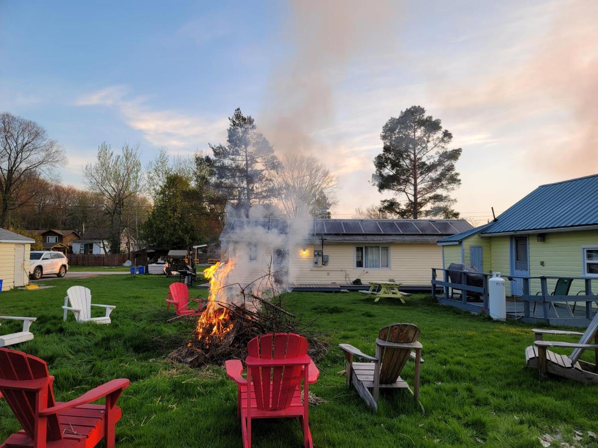 Fun Place With A Sandy Beach For Swimming, Boating, And Fishing, Featuring 3 Available Cabins Fenelon Falls Extérieur photo