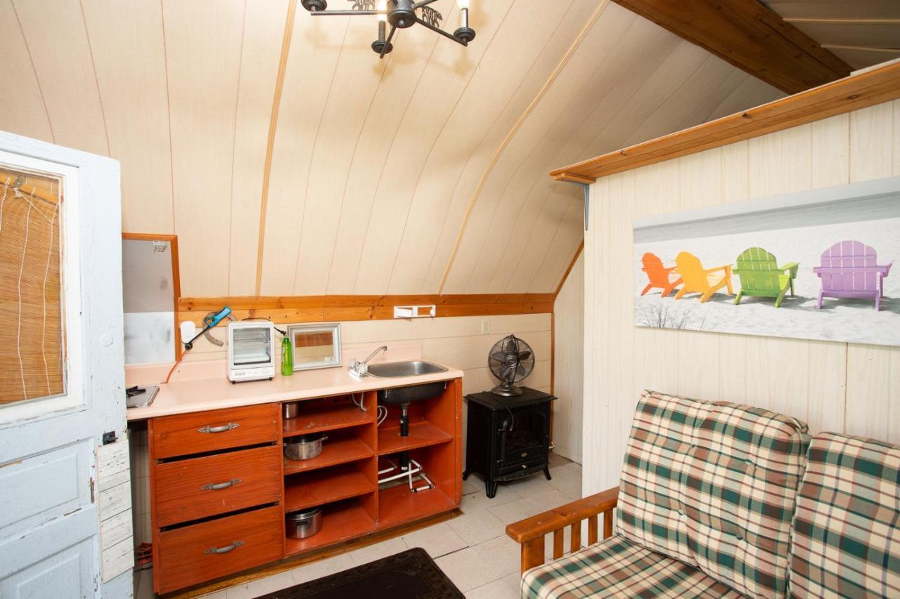 Fun Place With A Sandy Beach For Swimming, Boating, And Fishing, Featuring 3 Available Cabins Fenelon Falls Extérieur photo