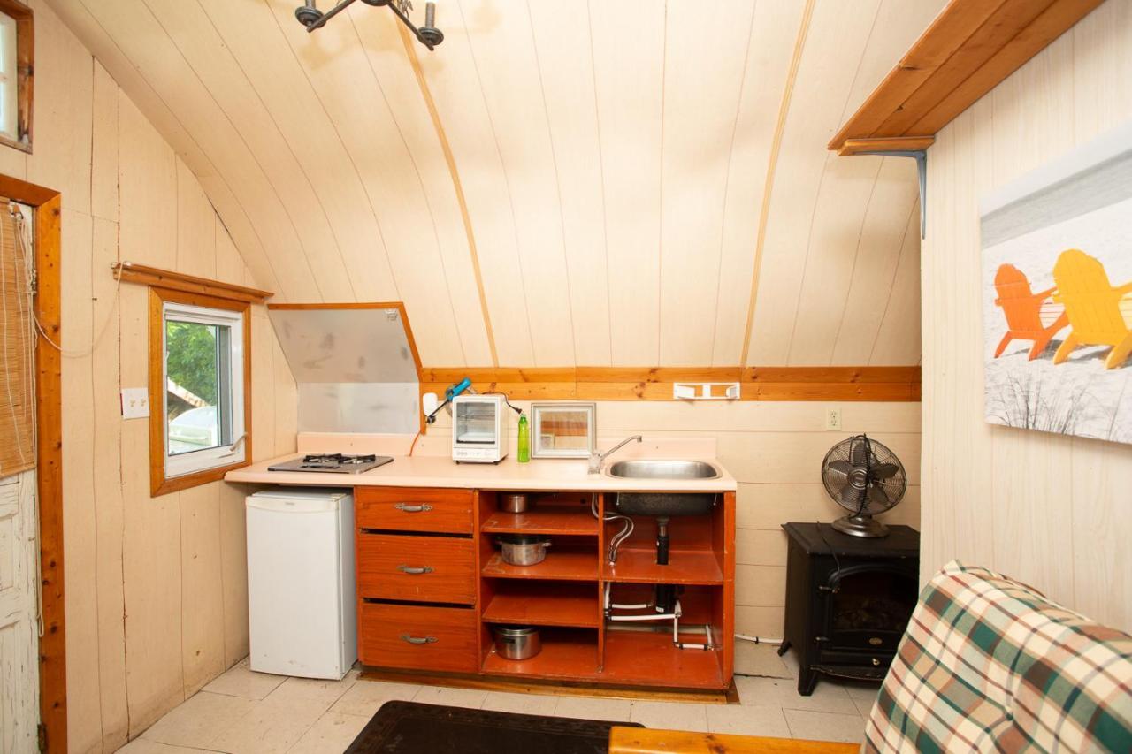 Fun Place With A Sandy Beach For Swimming, Boating, And Fishing, Featuring 3 Available Cabins Fenelon Falls Extérieur photo
