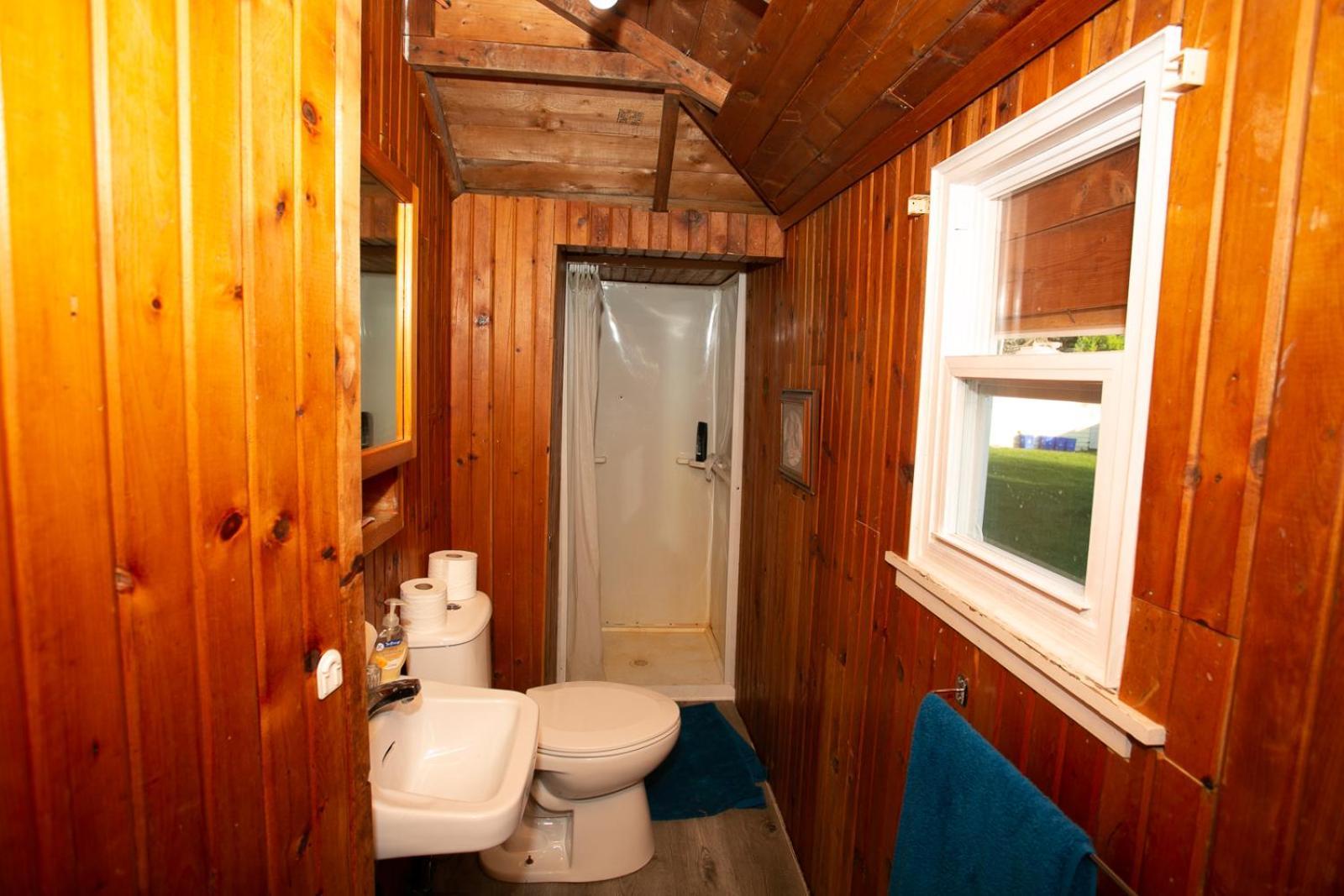 Fun Place With A Sandy Beach For Swimming, Boating, And Fishing, Featuring 3 Available Cabins Fenelon Falls Extérieur photo