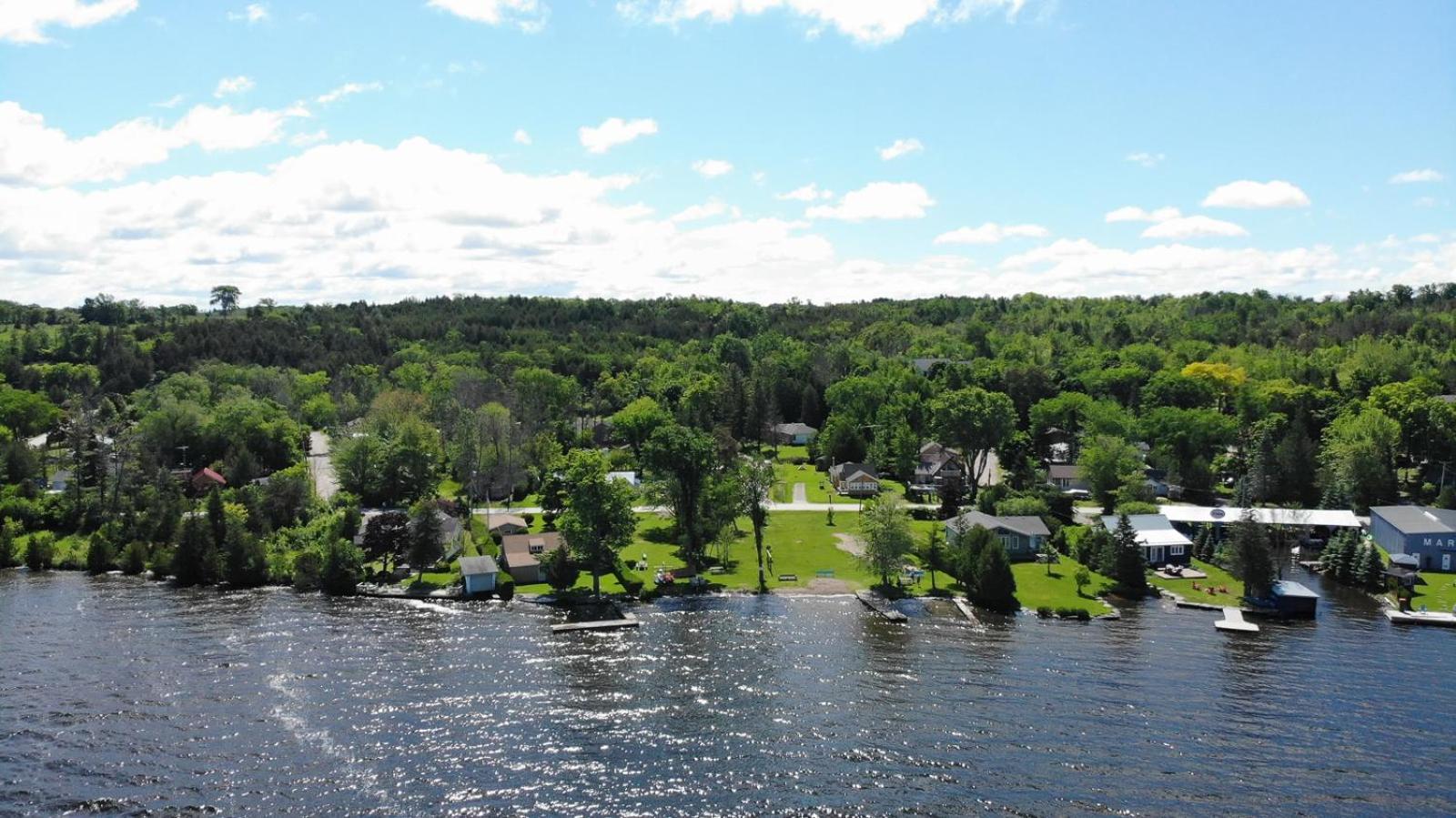 Fun Place With A Sandy Beach For Swimming, Boating, And Fishing, Featuring 3 Available Cabins Fenelon Falls Extérieur photo
