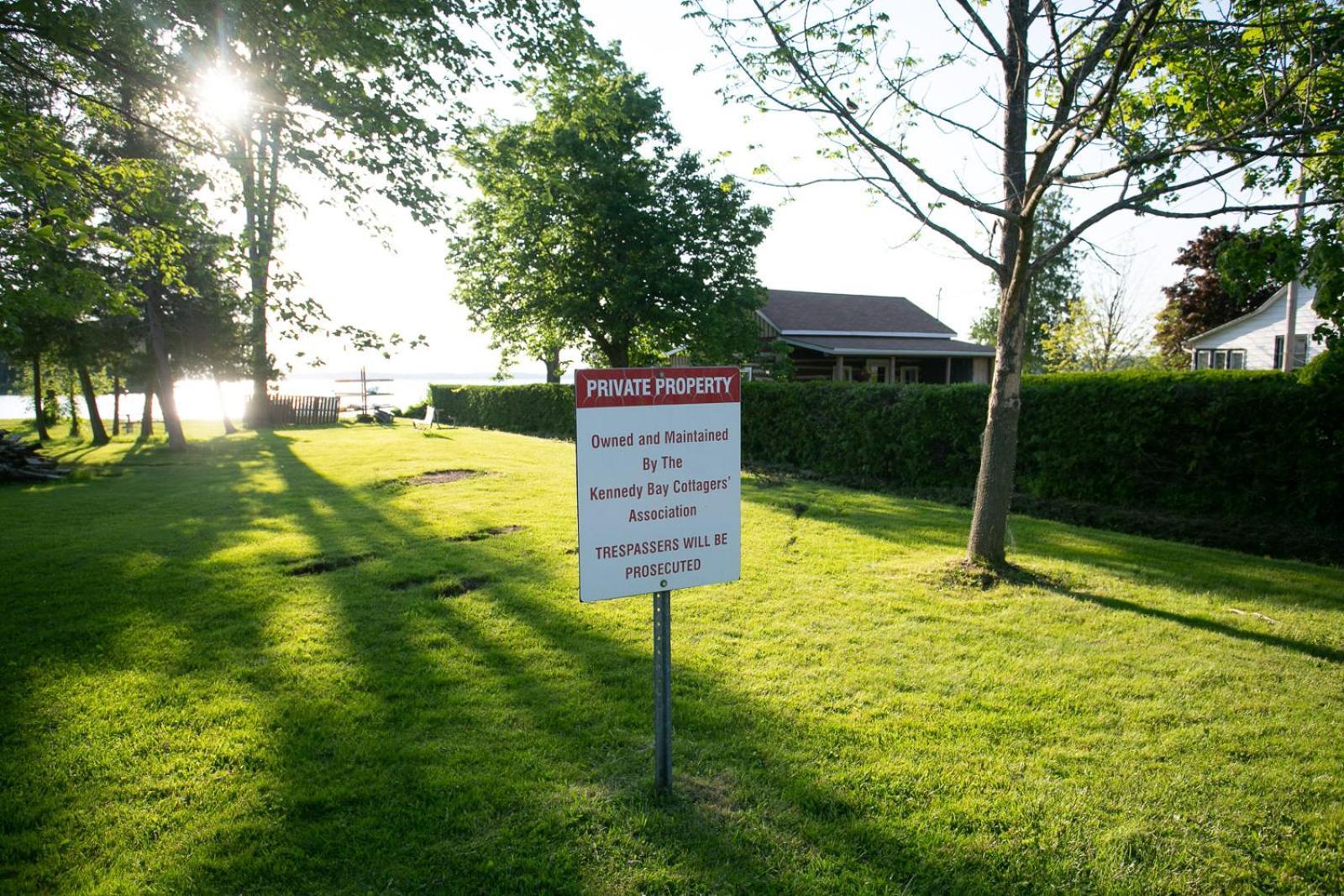 Fun Place With A Sandy Beach For Swimming, Boating, And Fishing, Featuring 3 Available Cabins Fenelon Falls Extérieur photo