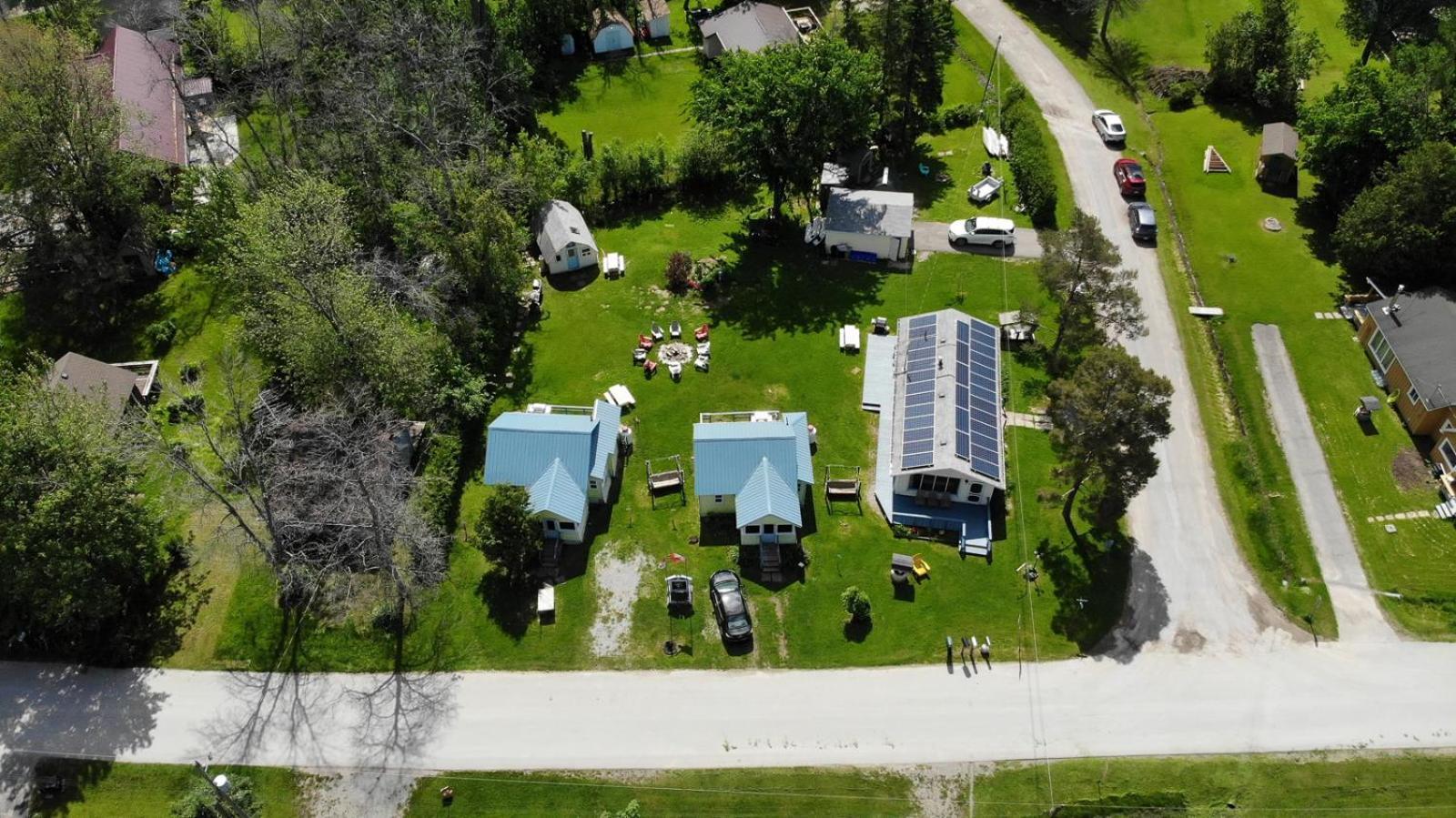 Fun Place With A Sandy Beach For Swimming, Boating, And Fishing, Featuring 3 Available Cabins Fenelon Falls Extérieur photo