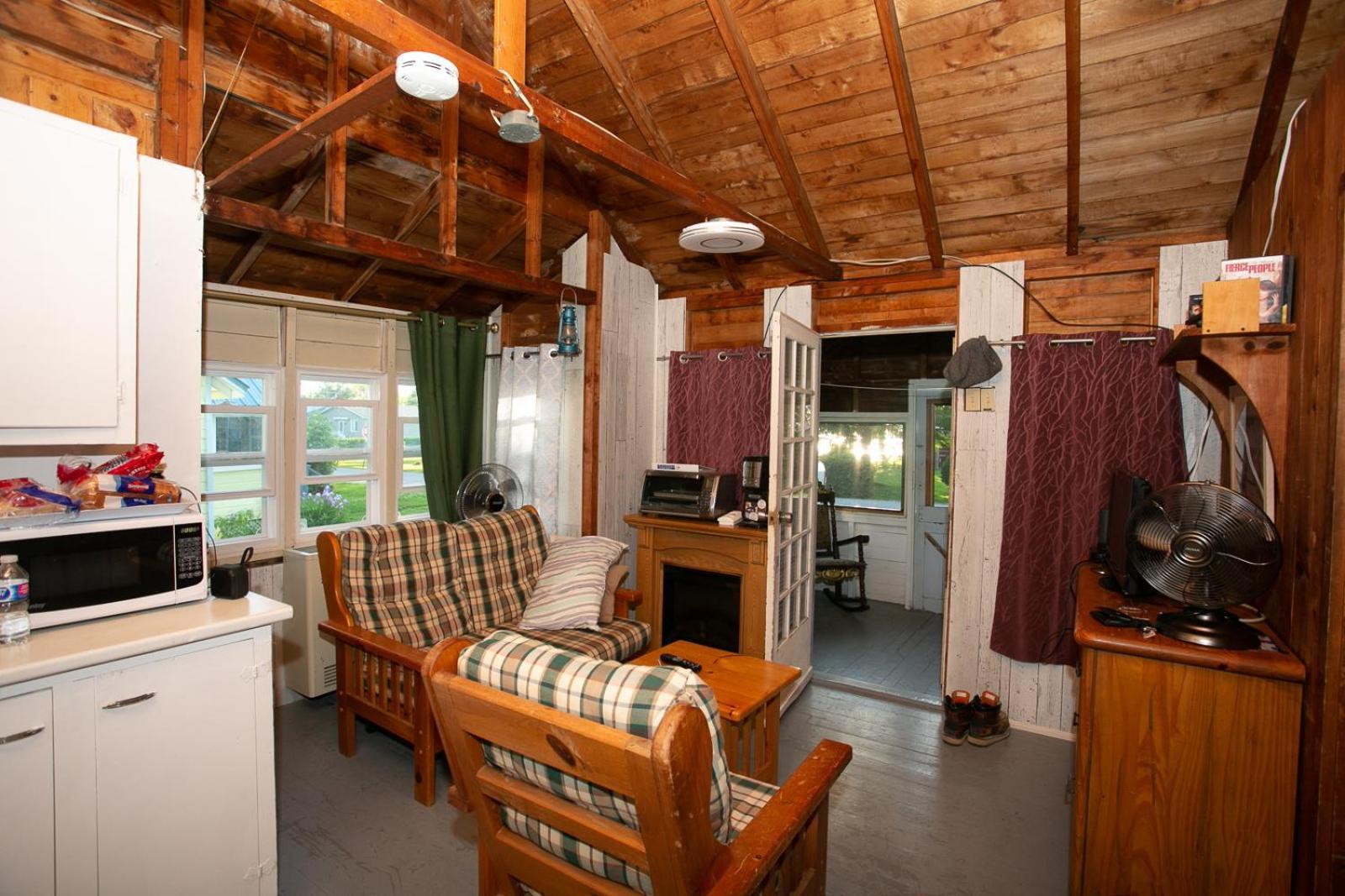 Fun Place With A Sandy Beach For Swimming, Boating, And Fishing, Featuring 3 Available Cabins Fenelon Falls Extérieur photo