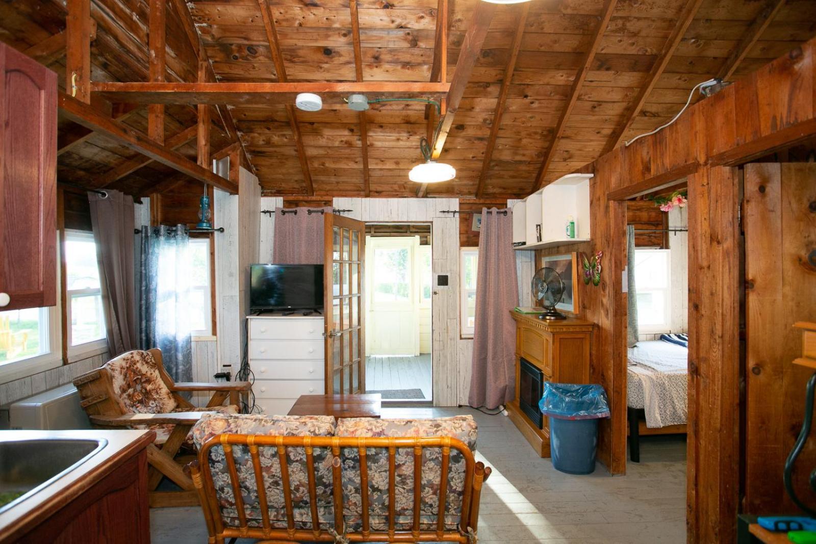Fun Place With A Sandy Beach For Swimming, Boating, And Fishing, Featuring 3 Available Cabins Fenelon Falls Extérieur photo