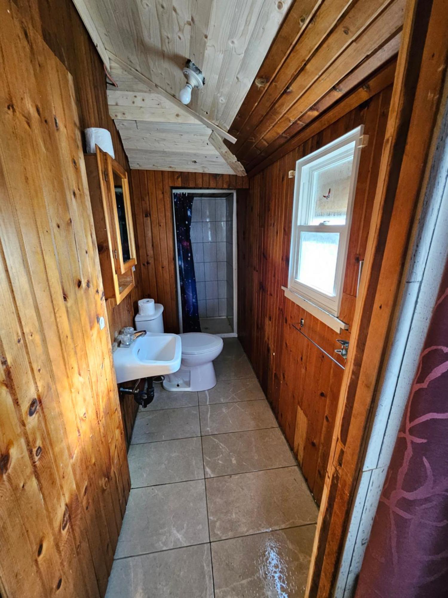 Fun Place With A Sandy Beach For Swimming, Boating, And Fishing, Featuring 3 Available Cabins Fenelon Falls Extérieur photo