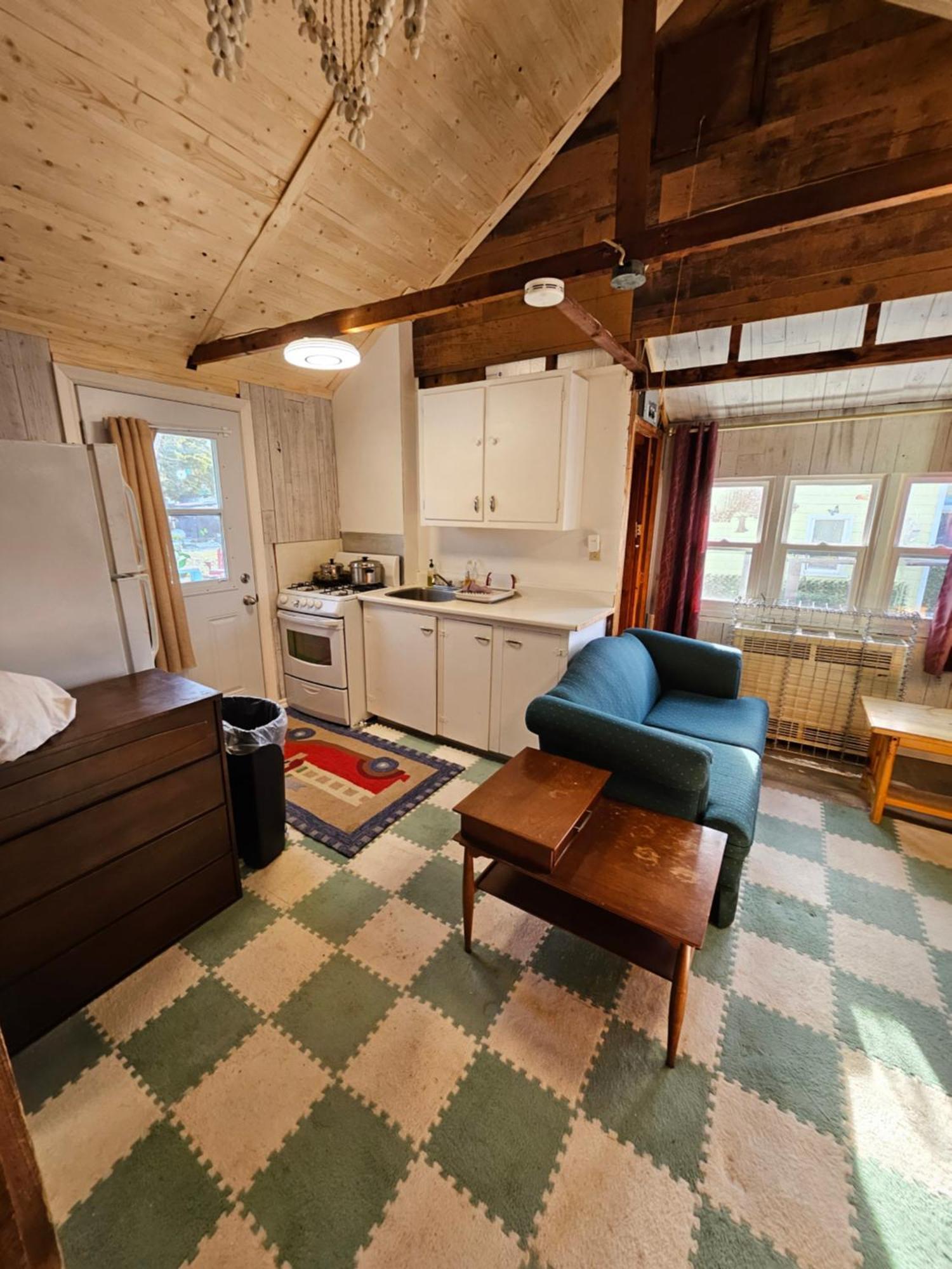 Fun Place With A Sandy Beach For Swimming, Boating, And Fishing, Featuring 3 Available Cabins Fenelon Falls Extérieur photo