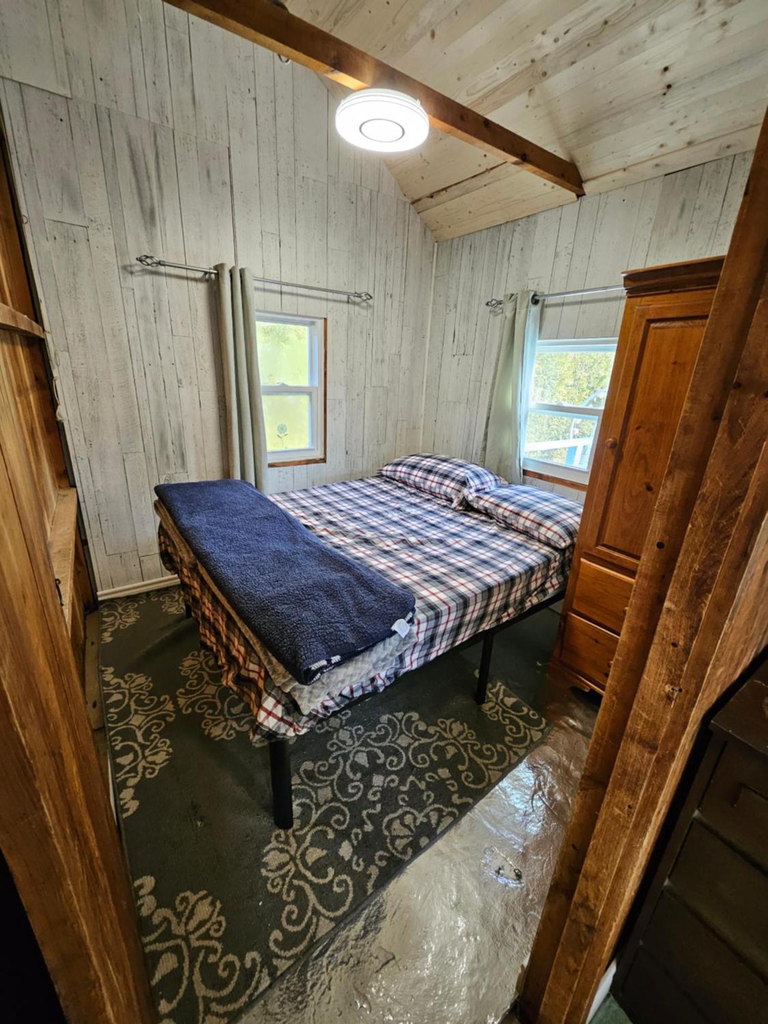 Fun Place With A Sandy Beach For Swimming, Boating, And Fishing, Featuring 3 Available Cabins Fenelon Falls Extérieur photo