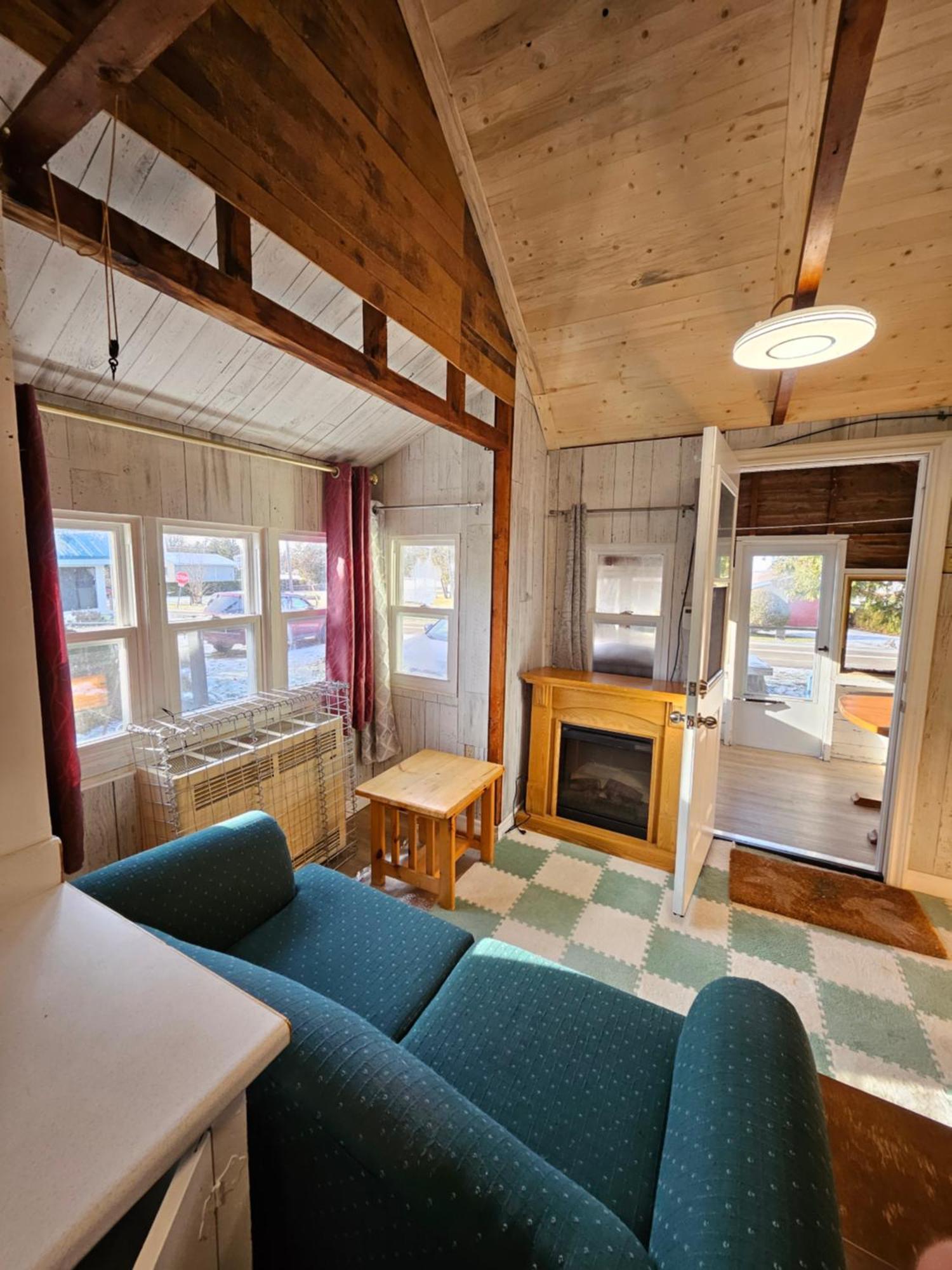 Fun Place With A Sandy Beach For Swimming, Boating, And Fishing, Featuring 3 Available Cabins Fenelon Falls Extérieur photo